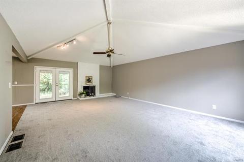 965 Beacon Woods Ct, Manchester, MO 63021 photo 2