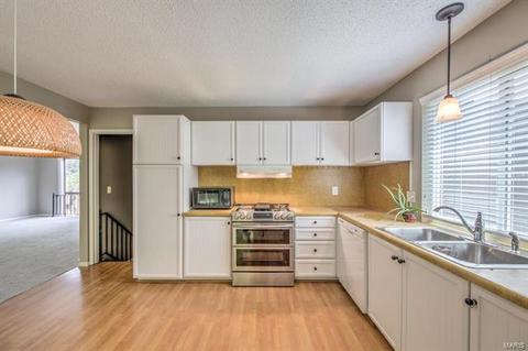 965 Beacon Woods Ct, Manchester, MO 63021 photo 7