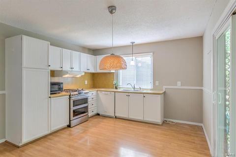 965 Beacon Woods Ct, Manchester, MO 63021 photo 6