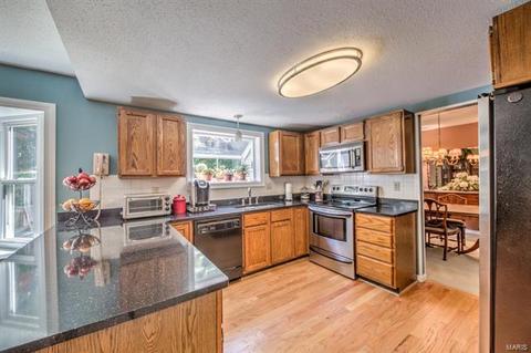 598 Woodlyn Xing, Ballwin, MO 63021 photo 6
