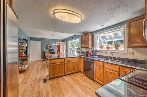 598 Woodlyn Xing, Ballwin, MO 63021 photo 8