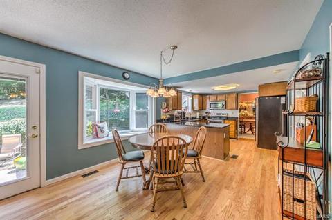 598 Woodlyn Xing, Ballwin, MO 63021 photo 10