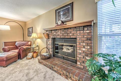 598 Woodlyn Xing, Ballwin, MO 63021 photo 4