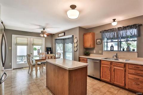 1020 Columbard Dr, Ballwin, MO 63021 photo 7
