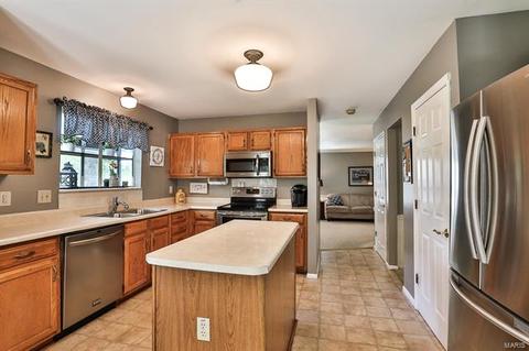 1020 Columbard Dr, Ballwin, MO 63021 photo 8