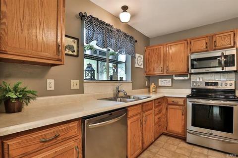 1020 Columbard Dr, Ballwin, MO 63021 photo 9