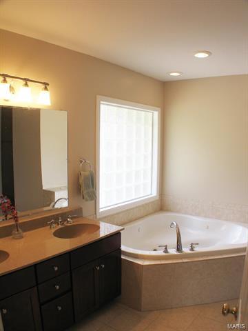 10437 E Watson, Sunset Hills, MO 63127 photo 4