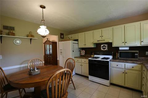 1209 Miremont Dr, Manchester, MO 63011 photo 5