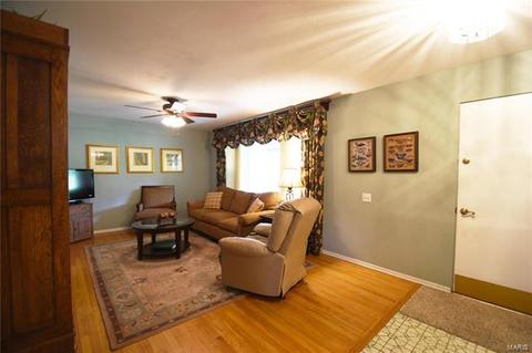 1209 Miremont Dr, Manchester, MO 63011 photo 2