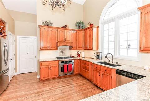 614 Loughmor Pass, Weldon Spring, MO 63304 photo 9