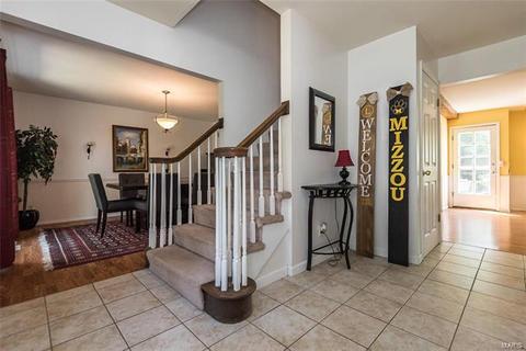 170 Spring Leigh Ct, Ballwin, MO 63011 photo 2