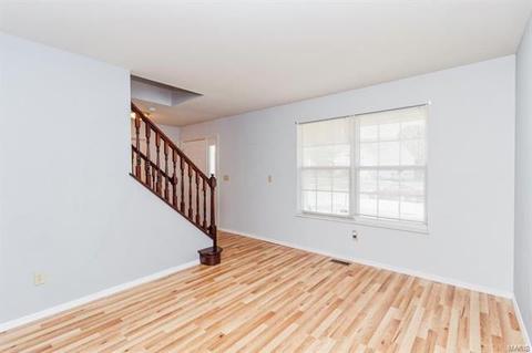 1356 Sunview Dr, O'fallon, MO 63366 photo 2