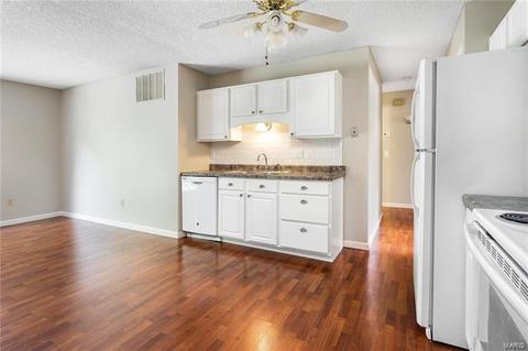 1305 Rusticview Dr, Ballwin, MO 63011 photo 6