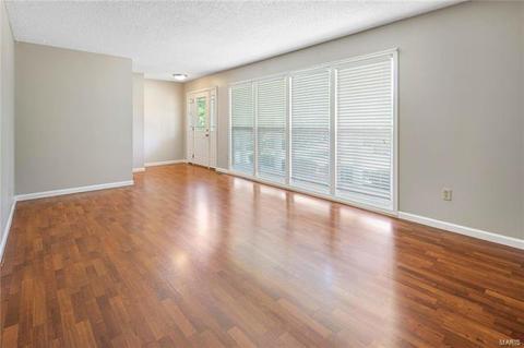1305 Rusticview Dr, Ballwin, MO 63011 photo 2