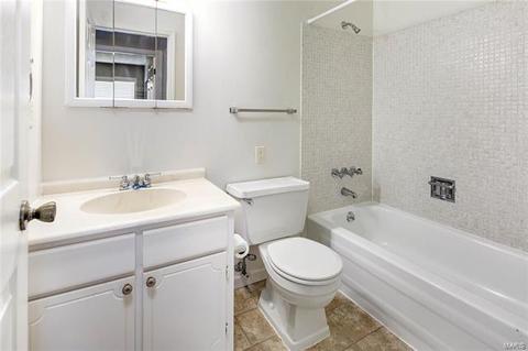 1305 Rusticview Dr, Ballwin, MO 63011 photo 10