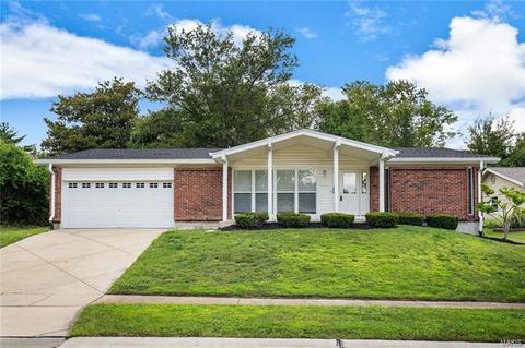 1305 Rusticview Dr, Ballwin, MO 63011 photo 1