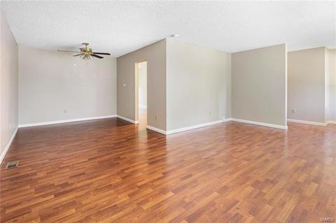 1305 Rusticview Dr, Ballwin, MO 63011 photo 4