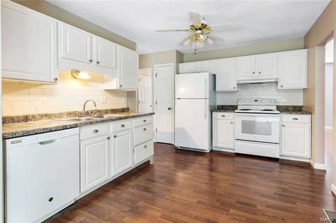 1305 Rusticview Dr, Ballwin, MO 63011 photo 5