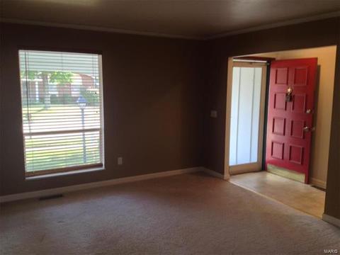 1217 Holgate Dr, Ballwin, MO 63021 photo 2