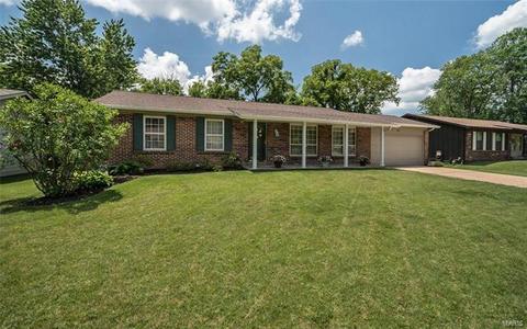 311 Stephanie Ln, Manchester, MO 63011 photo 1