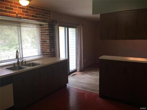 324 New Ballwin Dr, Ballwin, MO 63021 photo 9