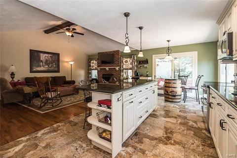 585 Rolling Glen Ln, Ballwin, MO 63011 photo 24
