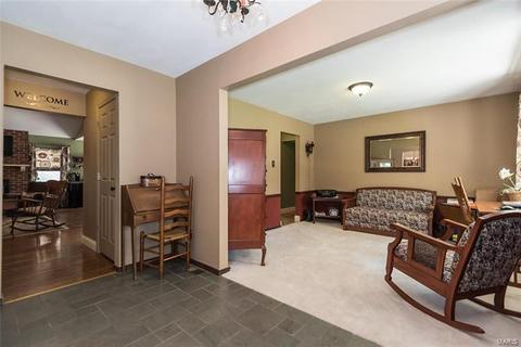 585 Rolling Glen Ln, Ballwin, MO 63011 photo 4