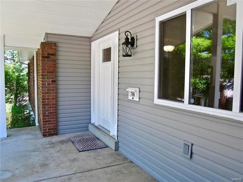 706 Clayworth Dr, Ballwin, MO 63011 photo 4
