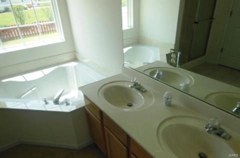 1418 Sunburst Dr, O'fallon, MO 63366 photo 9