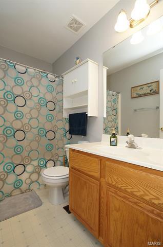 1518 Glenn Brooke Woods Cir, Ballwin, MO 63021 photo 15