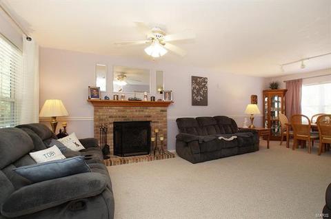1518 Glenn Brooke Woods Cir, Ballwin, MO 63021 photo 2