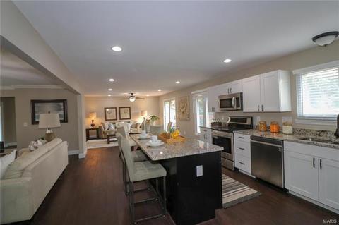 1 Chevington Ct, Ballwin, MO 63011 photo 2