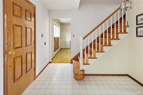 310 Breezeview, Ballwin, MO 63021 photo 2