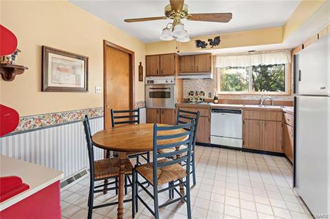310 Breezeview, Ballwin, MO 63021 photo 5