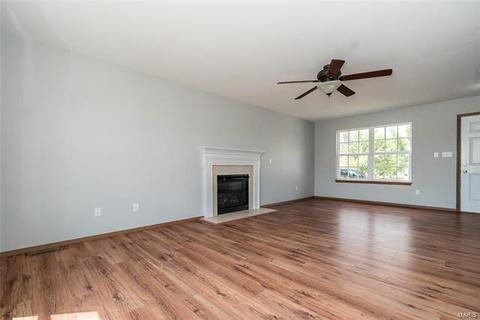 43 Spring Borough Ct, O'fallon, MO 63368 photo 2