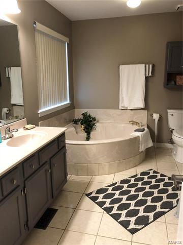 15 Doubletree Ct, Saint Charles, MO 63303 photo 13