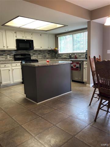 15 Doubletree Ct, Saint Charles, MO 63303 photo 5