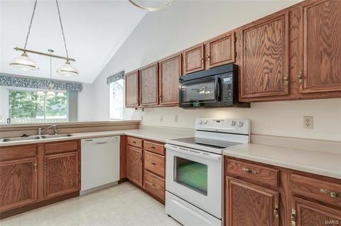 1087 Johanna Dr, Ballwin, MO 63021 photo 8