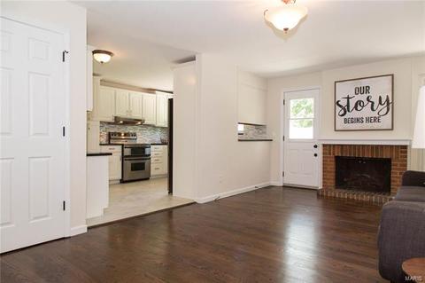 500 Iron Lantern Dr, Ballwin, MO 63011 photo 2