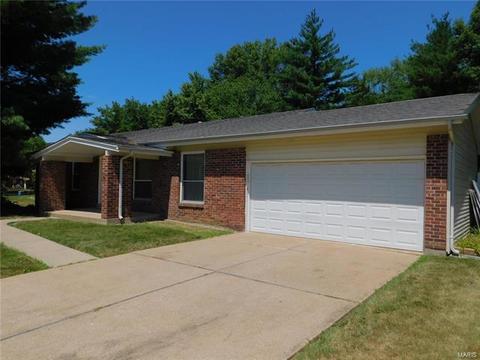 300 Stephanie Ln, Manchester, MO 63011 photo 2