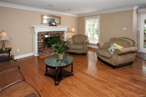 311 Fox Briar Ln, Ballwin, MO 63021 photo 4