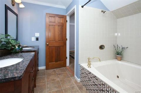 311 Fox Briar Ln, Ballwin, MO 63021 photo 13
