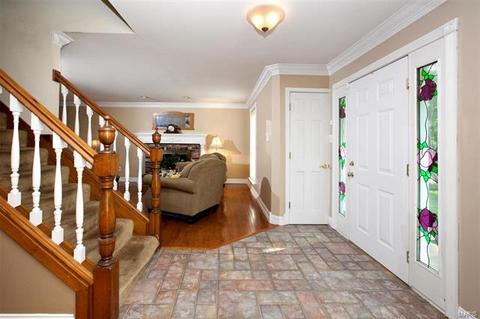 311 Fox Briar Ln, Ballwin, MO 63021 photo 2