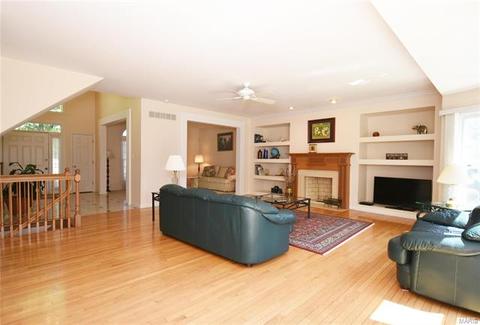 1066 Bristol Mnr, Ballwin, MO 63011 photo 6