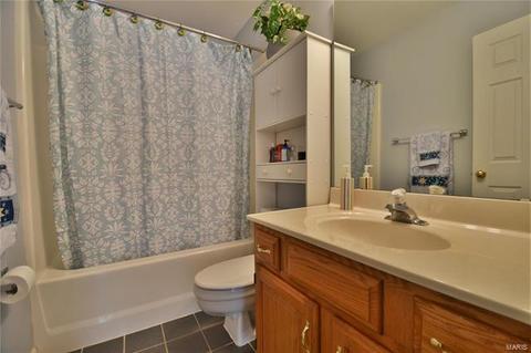 1066 Bristol Mnr, Ballwin, MO 63011 photo 22