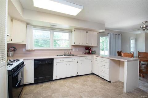 403 Dardenne Dr, O'fallon, MO 63366 photo 5