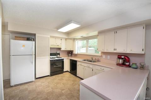 403 Dardenne Dr, O'fallon, MO 63366 photo 4