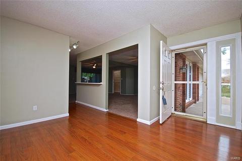 578 Monroe Mill Dr, Ballwin, MO 63011 photo 2