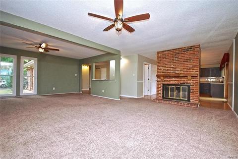 578 Monroe Mill Dr, Ballwin, MO 63011 photo 4