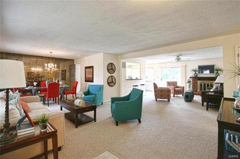 266 Braeshire Dr, Ballwin, MO 63021 photo 2
